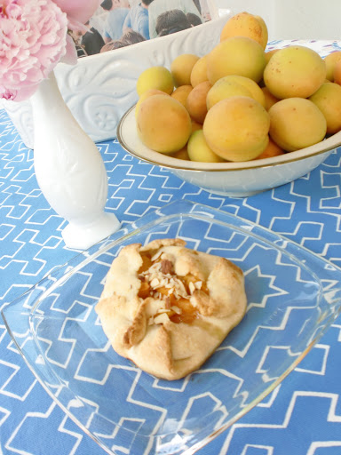 Apricot | the simply luxurious life, www.thesimplyluxuriouslie.com