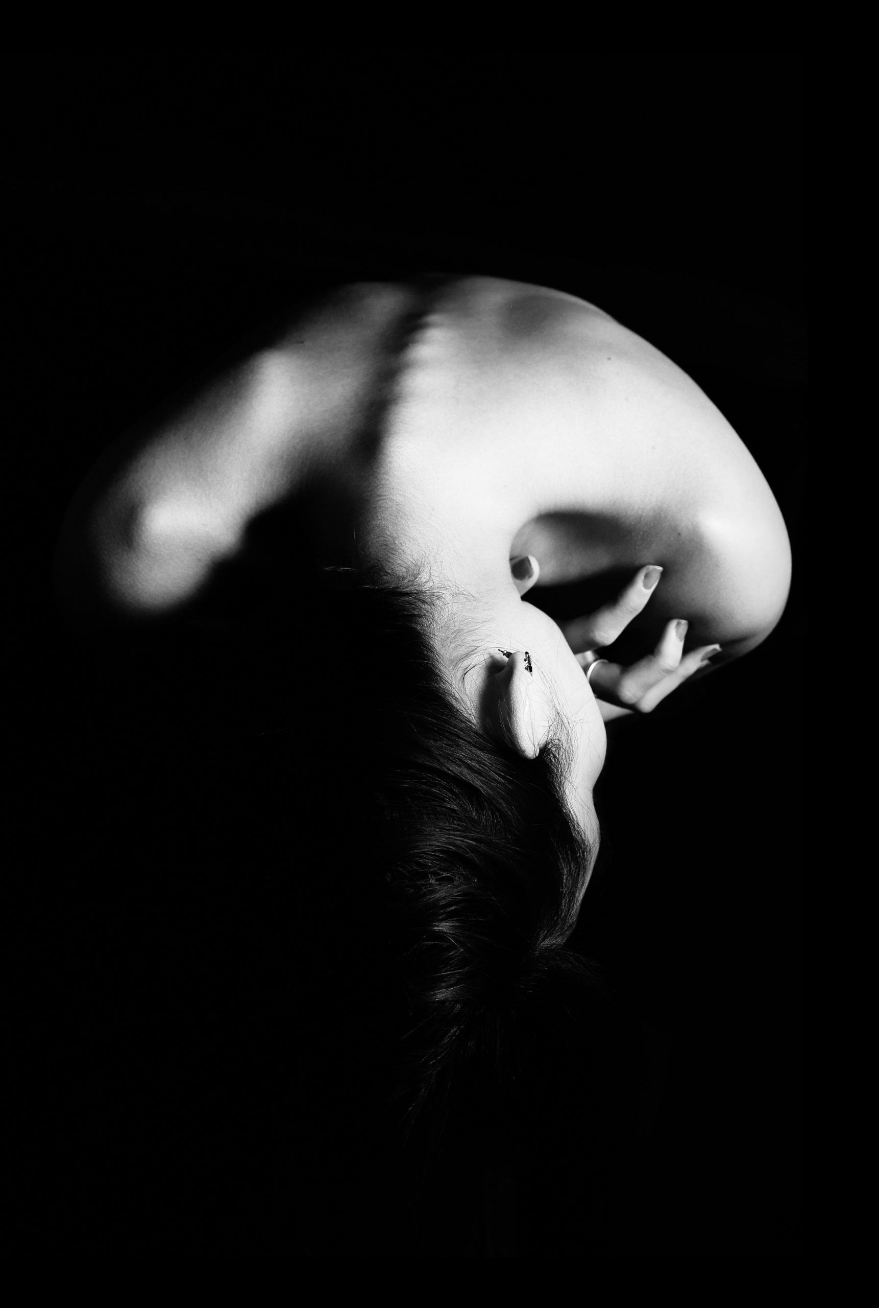 How to Become a Woman Comfortable in Her Own Skin