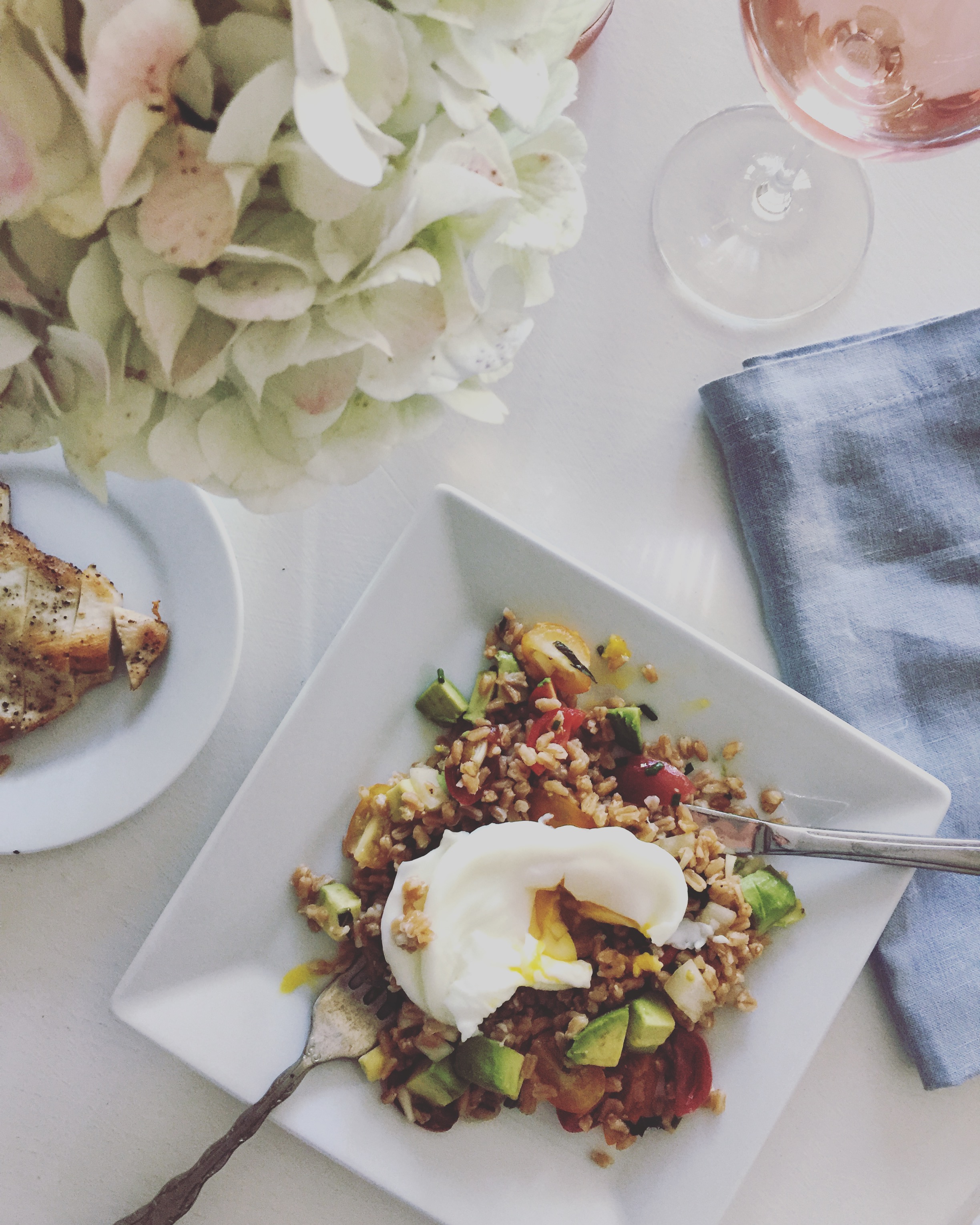 Farro Salad with Tomatoes, Herbs & Chicken