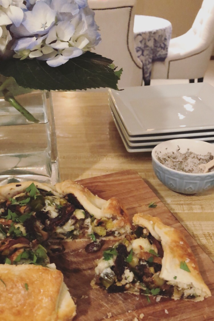A Savory Vegetarian Wintery Treat: Mushroom, Thyme and Leek Galette