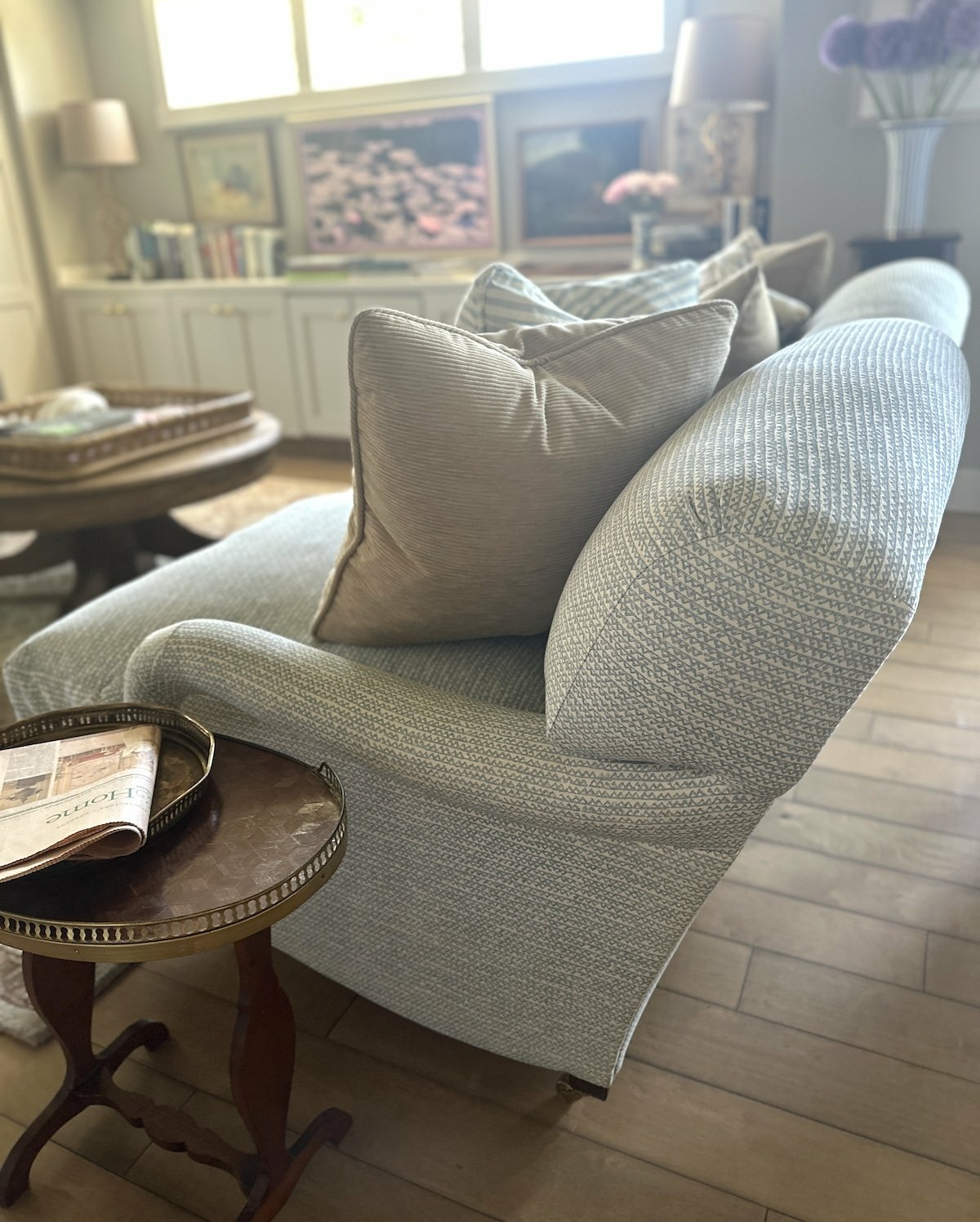 Le Papillon’s Cosy English Cottage-inspired Living Room + Styling the Frame TV (how to set it up and use your own art/images)