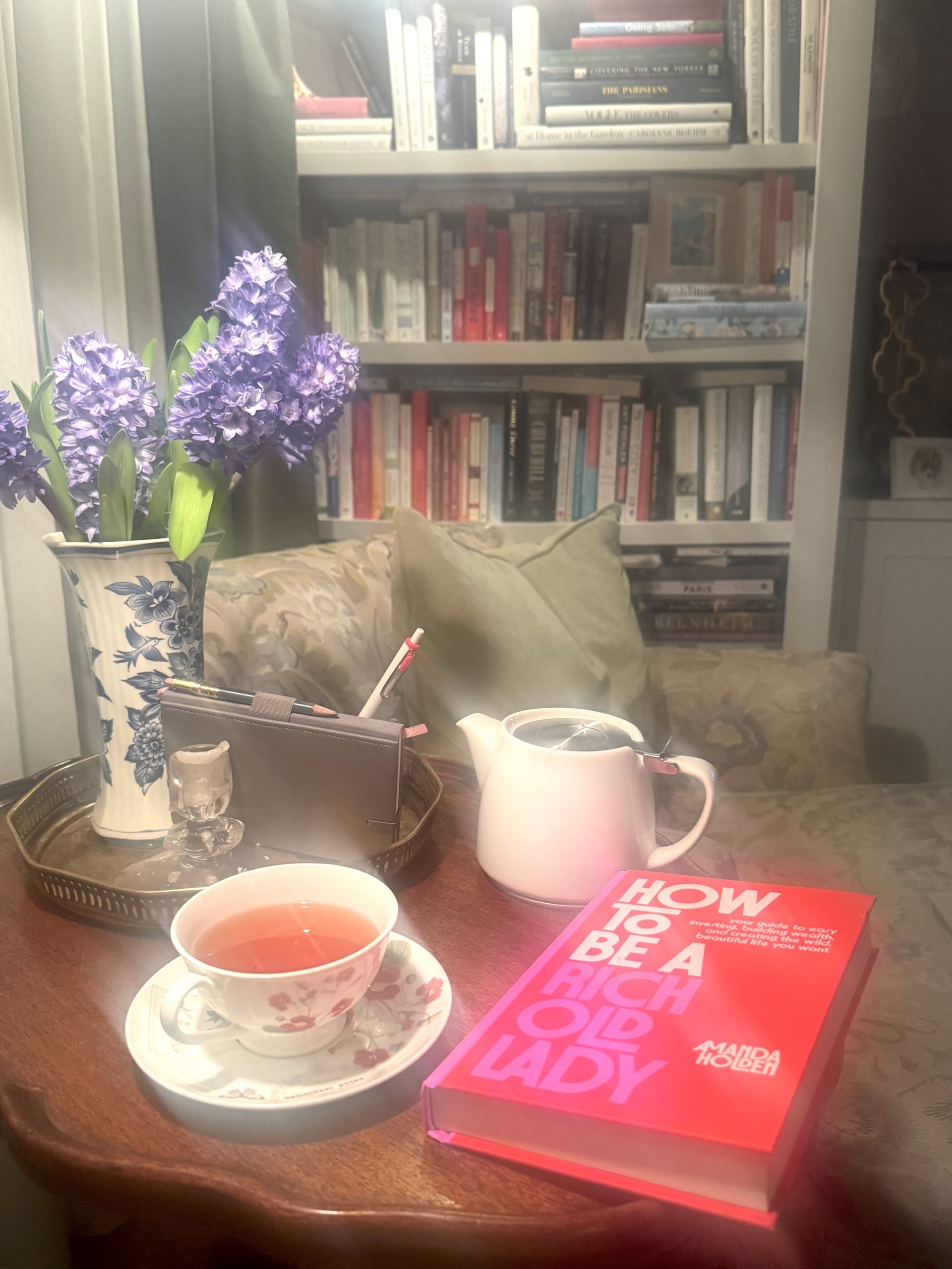 Richoldladybookteacuphyacinthsbookshelf